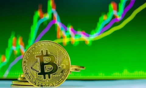 Giá Bitcoin đang tăng chóng mặt, chạm ngưỡng 8.000 USD