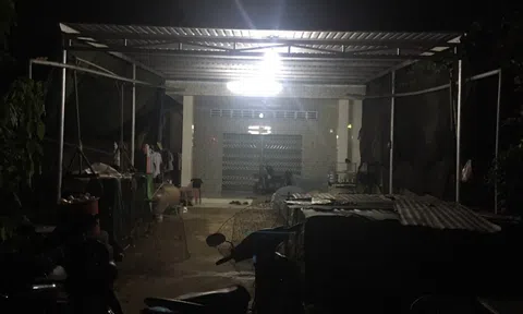 Vợ lấy nước sôi dội lên người chồng đang ngủ say