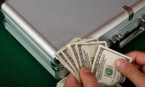 Mỹ nghi ngờ Nga thao túng đồng USD