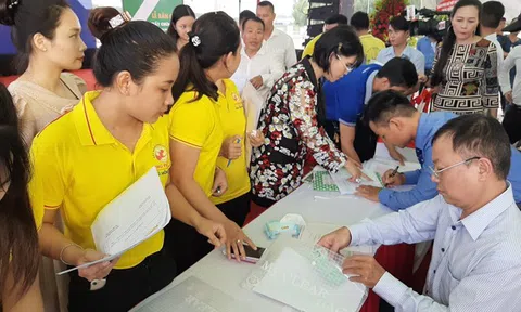 Phú Hồng Thịnh bàn giao gần 350 sổ đỏ ở dự án Phú Gia Huy