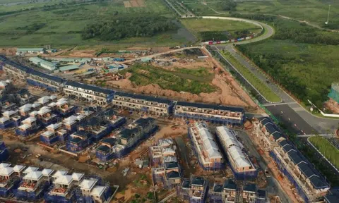 Bị nợ lương 3 tháng, công nhân đại dự án Swan Bay Đại Phước đình công