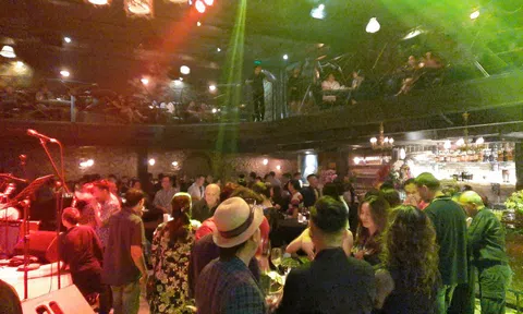 Hòa mình cùng nhạc Mỹ Latin tại Mona Lisa Coffee & Bar