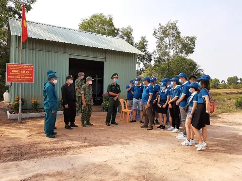 HT Holding mang xuân yêu thương tới những chiến sĩ nơi phên dậu của Tổ quốc