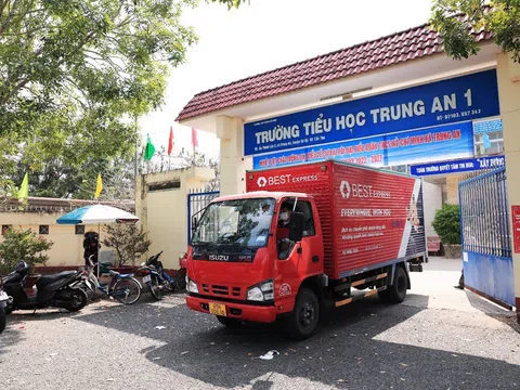 Hành trình giúp hàng trăm trẻ nghèo Cần Thơ chạm ước mơ tri thức