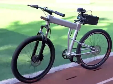 Học sinh trung học chế tạo xe đạp tự lái trình độ thuật toán ngang ngửa xe điện Tesla