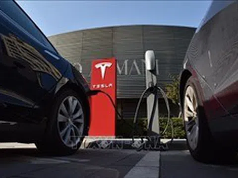 Tỷ phú Elon Musk khuyến nghị về việc sử dụng hệ thống lái xe tự động của Tesla