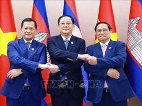 Thủ tướng 3 nước Việt Nam - Lào - Campuchia ăn sáng và làm việc