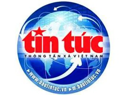 Thủ tướng Phạm Minh Chính và Thủ tướng Thái Lan thưởng lãm các sản phẩm thủ công Việt Nam