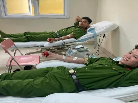 3 chiến sĩ cảnh sát hiến máu cứu sống nữ bệnh nhân qua cơn nguy kịch