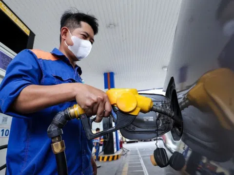 Giá xăng, dầu đồng loạt giảm sau kỳ nghỉ lễ