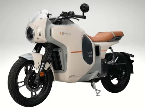Quyết tâm không để bị tụt lại phía sau, Honda phát triển mẫu xe điện có thể thay pin tại trạm sạc dễ dàng như đi đổ xăng