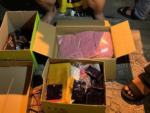 Khởi tố 5 đối tượng mua bán hơn 30.000 viên ma túy tổng hợp
