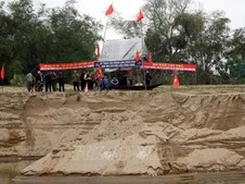 Chính quyền vào cuộc xử lý doanh nghiệp khai thác cát sỏi trên sông Lam