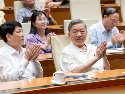 Thông qua Nghị quyết về cơ chế, chính sách đặc biệt phát triển kinh tế tư nhân