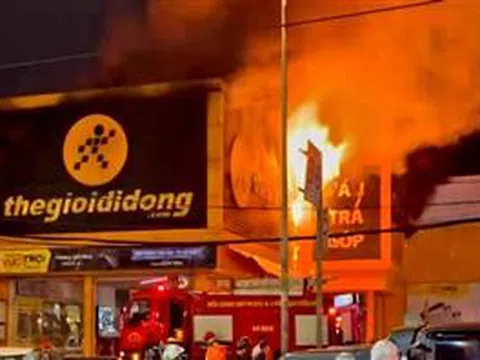 TP Hồ Chí Minh: Cháy cửa hàng thế giới di động
