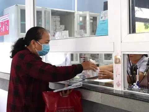 Ngừng cấp thẻ BHYT giấy từ 1/6, người dân cần chuẩn bị gì khi đi khám bệnh?