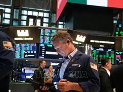 Hàng loạt CEO Mỹ bán tháo hàng tỷ USD cổ phiếu ngay trước khi ông Trump áp thuế quan