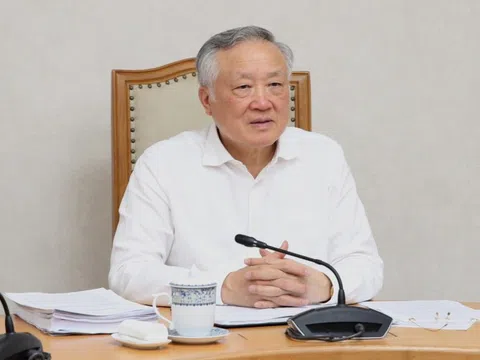 Phó Thủ tướng Thường trực làm việc với Bộ Nội vụ về rà soát, xây dựng Nghị định về phân cấp, phân quyền