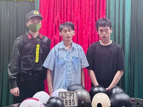 Đổ vỡ tình cảm, nam thanh niên rủ bạn đến cầu Tình yêu "trả thù tình" bằng cách không ai ngờ tới