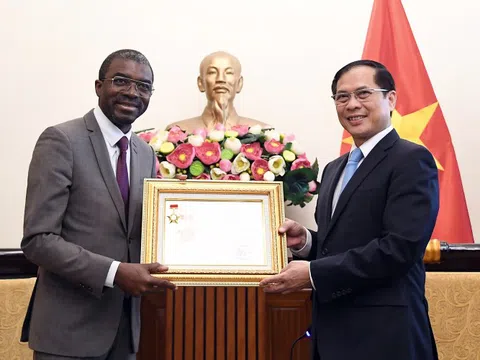 Phó Thủ tướng Bùi Thanh Sơn tiếp Giám đốc Trung tâm Di sản thế giới của UNESCO