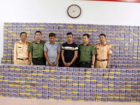 Bắt cặp đôi buôn bán 1,5 tấn pháo nổ từ nước ngoài vào Việt Nam