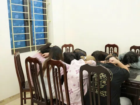 Bắt 2 đối tượng chuyên chăn dắt các nữ tiếp viên quán karaoke độ tuổi từ 14 đến 19