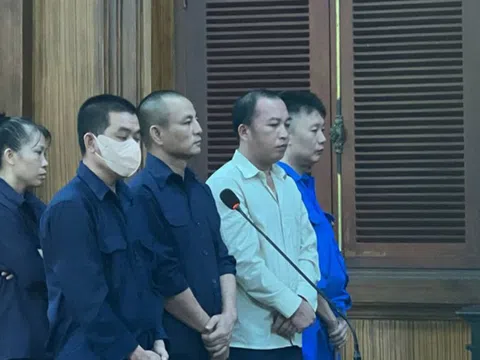 Tuyên án cựu cán bộ hải quan tiếp tay cho các chủ hàng buôn lậu