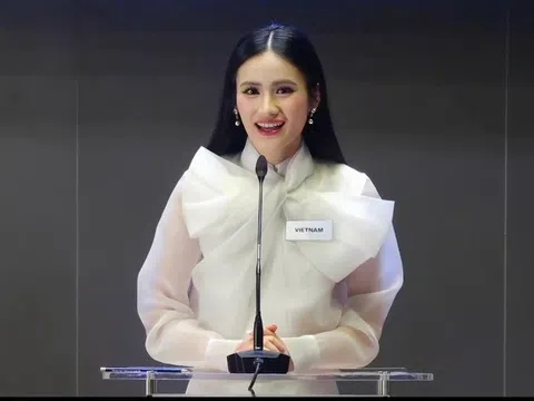 Ý Nhi "bắn" tiếng Anh trôi chảy, trình bày tự tin trong phần thi Hùng biện