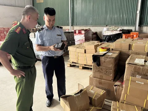 Tạm giữ hàng nghìn sản phẩm ắc quy không rõ nguồn gốc trị giá hàng tỷ đồng
