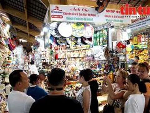 Khám phá chợ Bến Thành: Biểu tượng văn hóa và du lịch TP Hồ Chí Minh