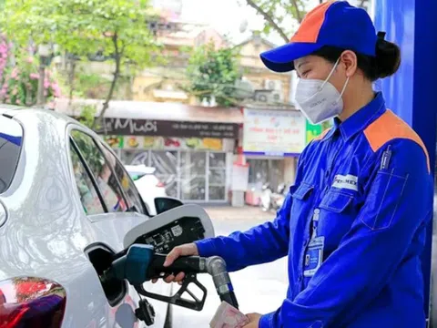 Giá xăng dầu tiếp tục giảm
