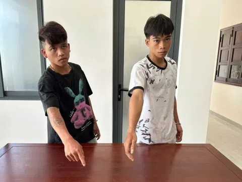 Bắt 2 đối tượng nửa đêm vào ký túc xá dẫn 9 học sinh ra khỏi trường, đánh đập cướp tài sản