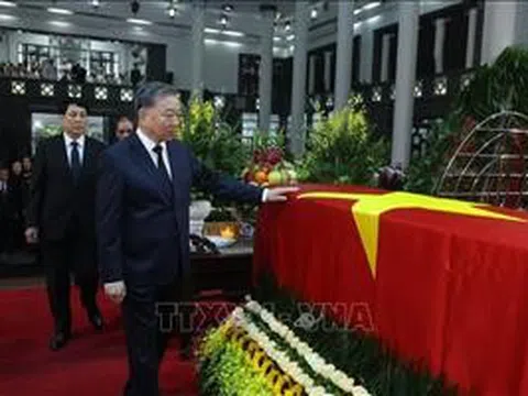 Đoàn Ban chấp hành Trung ương Đảng viếng nguyên Chủ tịch nước Trần Đức Lương