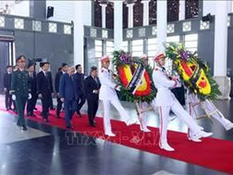 Đoàn các địa phương viếng nguyên Chủ tịch nước Trần Đức Lương
