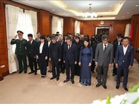 Lãnh đạo Đảng, Nhà nước Lào viếng nguyên Chủ tịch nước Trần Đức Lương
