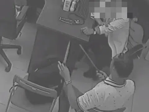 Điều tra vụ một bác sĩ bị đồng nghiệp đâm trọng thương tại phòng khám