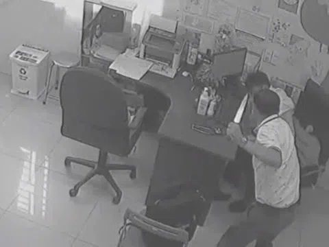 Tạm giữ bác sĩ rút đâm đồng nghiệp vì mâu thuẫn cá nhân