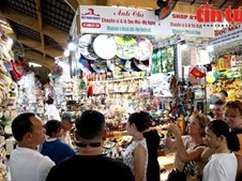 Khám phá chợ Bến Thành: Biểu tượng văn hóa và du lịch TP Hồ Chí Minh