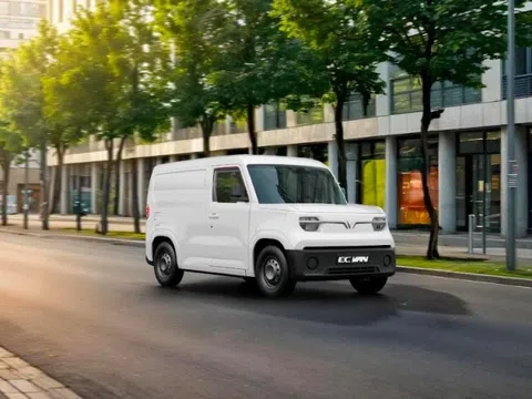Bài toán kinh tế siêu lời cho người trẻ khởi nghiệp: Chạy VinFast EC Van, tiết kiệm cả trăm triệu đồng, nắng mưa không lo