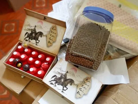 Buôn bán hàng cấm, hai vợ chồng bị khởi tố