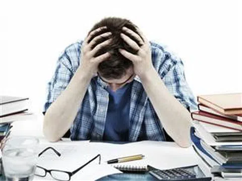 Mối liên quan giữa ngồi lâu và chứng teo não, suy giảm nhận thức