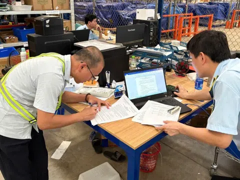 Thu giữ hàng trăm nghìn sản phẩm mỹ phẩm, thời trang nhập lậu