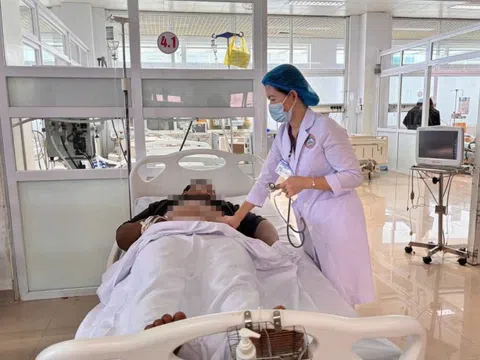 7 người nhập viện sau khi ăn lẩu cùng nấm, có trường hợp tổn thương gan thận