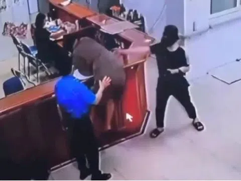 Khẩn trương điều tra, xử lý nghiêm minh người hành hung nhân viên y tế tại Nghệ An