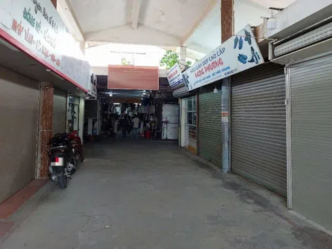 Hàng trăm kiot ở chợ truyền thống đóng cửa ngừng kinh doanh