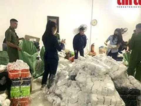 Khởi tố đối tượng sản xuất hàng trăm nghìn đôi bít tất giả mạo nhãn hiệu nổi tiếng