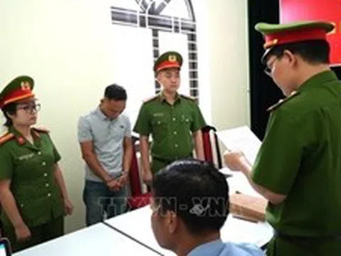 Khởi tố đối tượng vận chuyển 2,2 tấn thuốc bảo vệ thực vật lậu