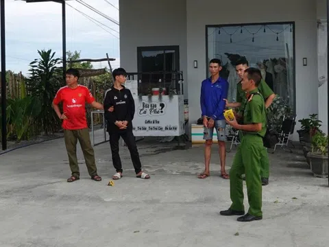 Bắt thêm nghi phạm giả danh công an, cưỡng đoạt tiền của người đi đường ở Bình Thuận
