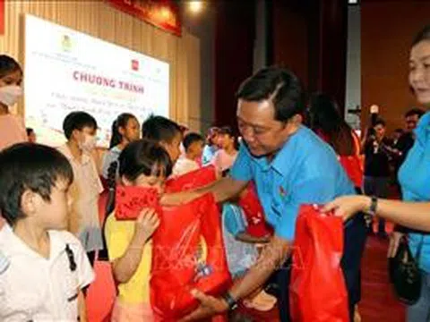 Vui Tết thiếu nhi cùng con em công nhân lao động