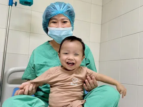 Hành trình hồi sinh ngoạn mục của bé 15 tháng tuổi ghép gan ở Huế